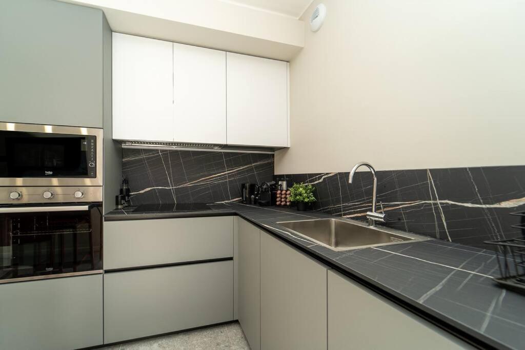קומו Apt 2 Min From The Cathedral With Private Parking מראה חיצוני תמונה